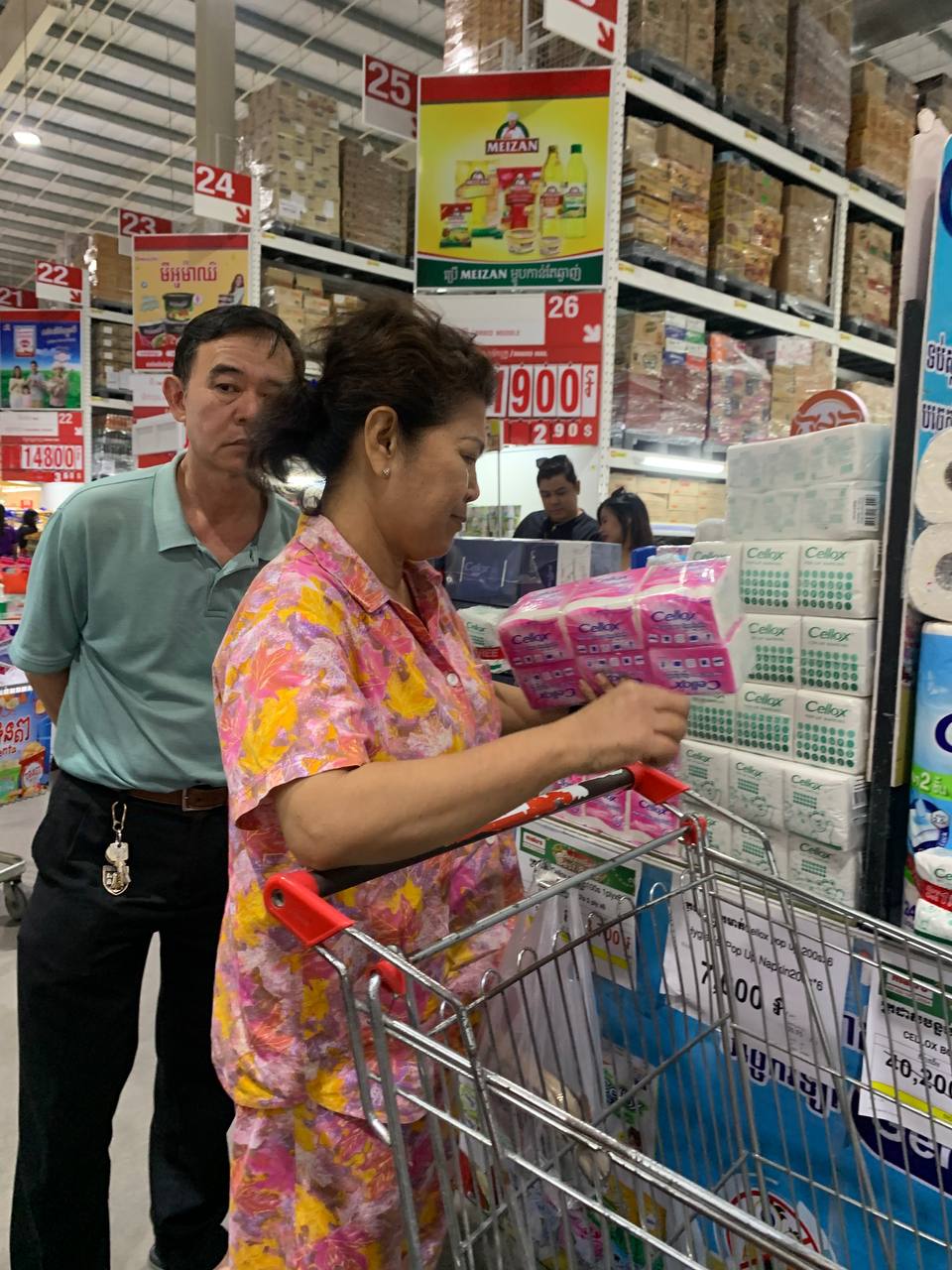 BJC hygiene products showcased by Da Houg Heng Enterprise at Makro